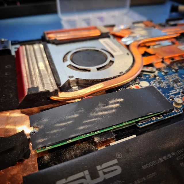 Czyszczenie oraz konserwacja układu chłodzenia w laptopie asus tuf gaming fx505  #asus #laptop #serwiskomputerowy #gdansk #trojmiasto