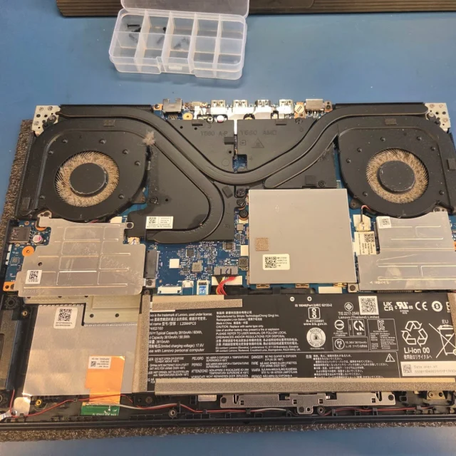 Przegląd, czyszczenie oraz konserwacja układu chłodzenia w laptopie Lenovo Legion 5 15ACH6 #serwis #gdansk #serwiskomputerowy #fyp #trojmiasto